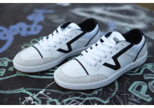 Подобрете своя стил със сникърси Vans Low Land