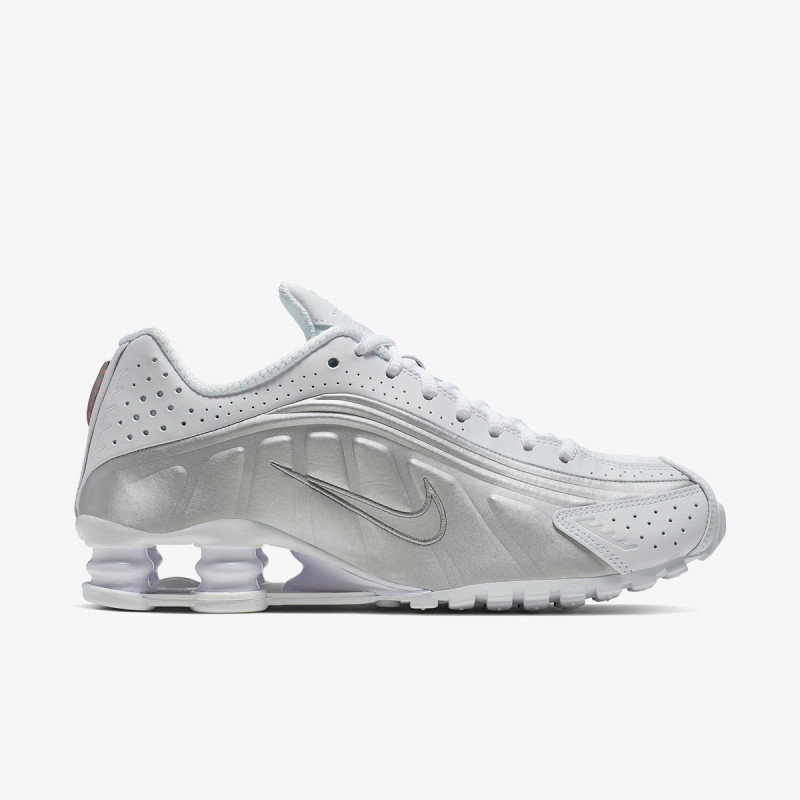 NIKE Спортни обувки Shox R4 