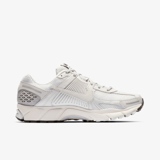 NIKE Спортни обувки Zoom Vomero 5 