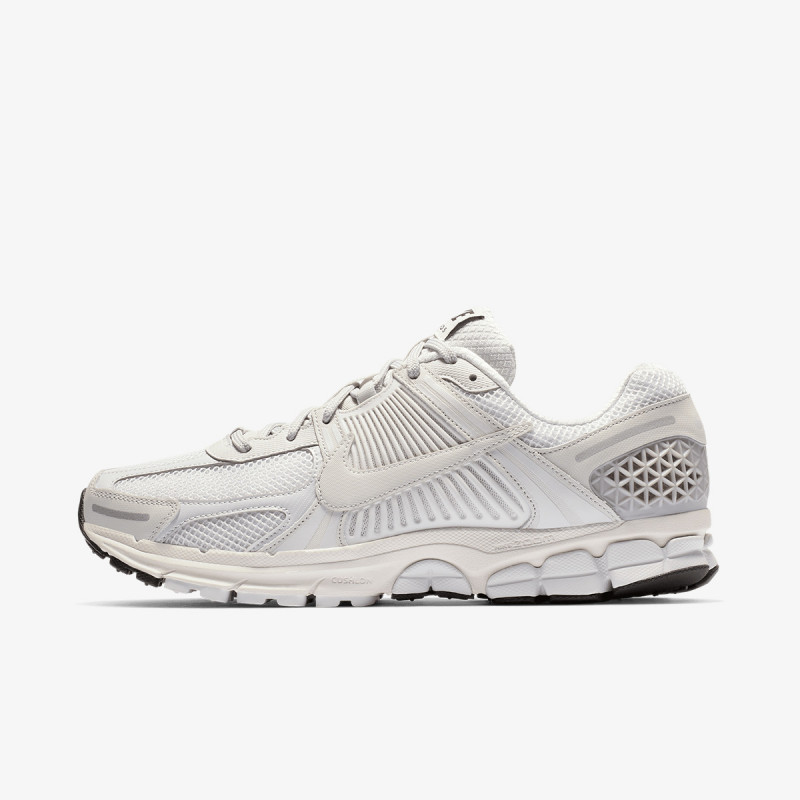NIKE Спортни обувки Zoom Vomero 5 