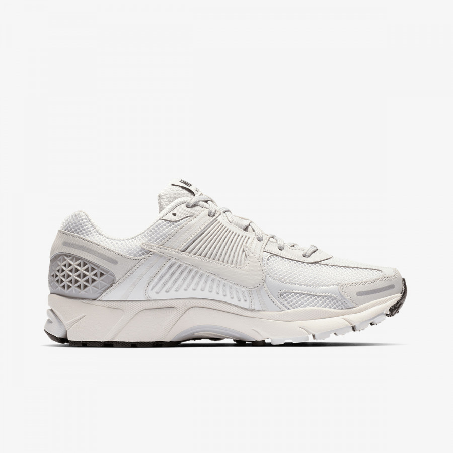 NIKE Спортни обувки Zoom Vomero 5 