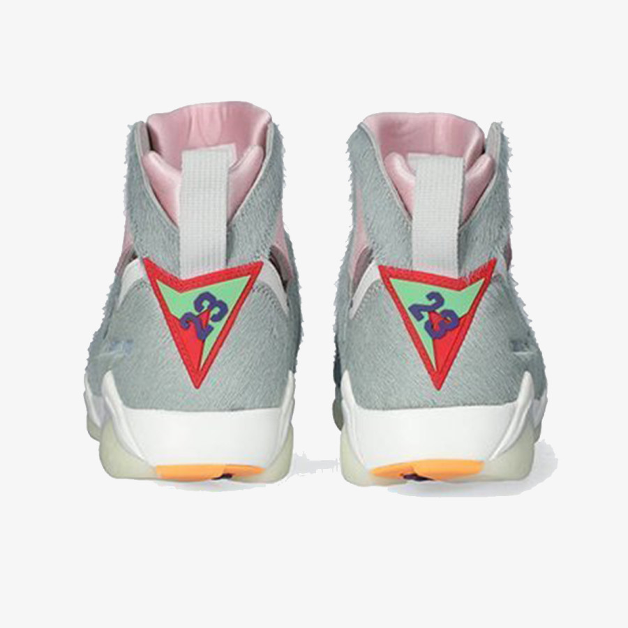 NIKE Спортни обувки AIR JORDAN 7 RETRO SE 