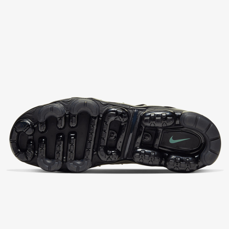 NIKE Спортни обувки NIKE  AIR VAPORMAX PLUS 