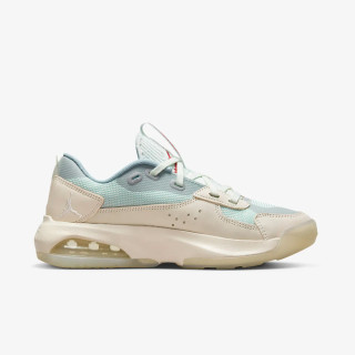 NIKE Спортни обувки WMNS JORDAN AIR 200E 