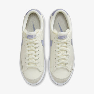 NIKE Спортни обувки W BLAZER LOW PLATFORM 
