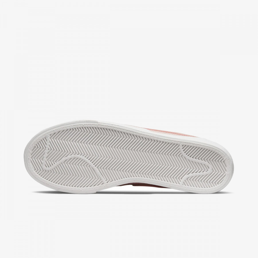 NIKE Спортни обувки W BLAZER LOW PLATFORM ESS 