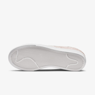 NIKE Спортни обувки WMNS BLAZER LOW PLATFORM 