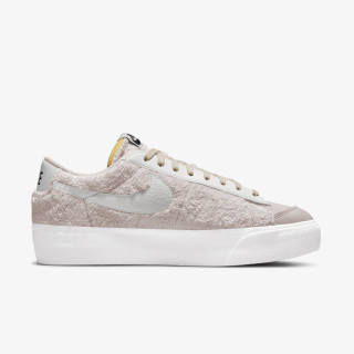 NIKE Спортни обувки WMNS BLAZER LOW PLATFORM 