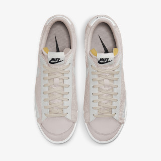 NIKE Спортни обувки WMNS BLAZER LOW PLATFORM 