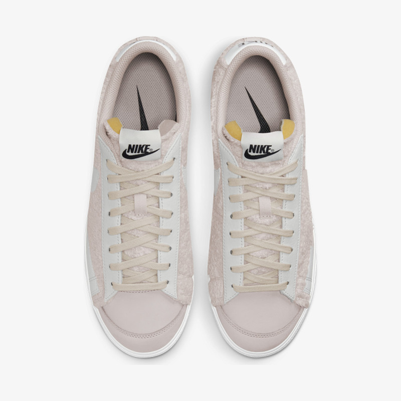 NIKE Спортни обувки WMNS BLAZER LOW PLATFORM 