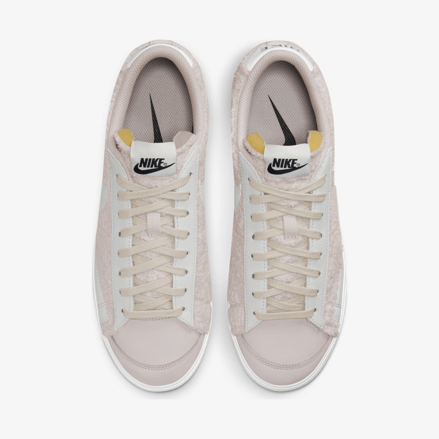 NIKE Спортни обувки WMNS BLAZER LOW PLATFORM 
