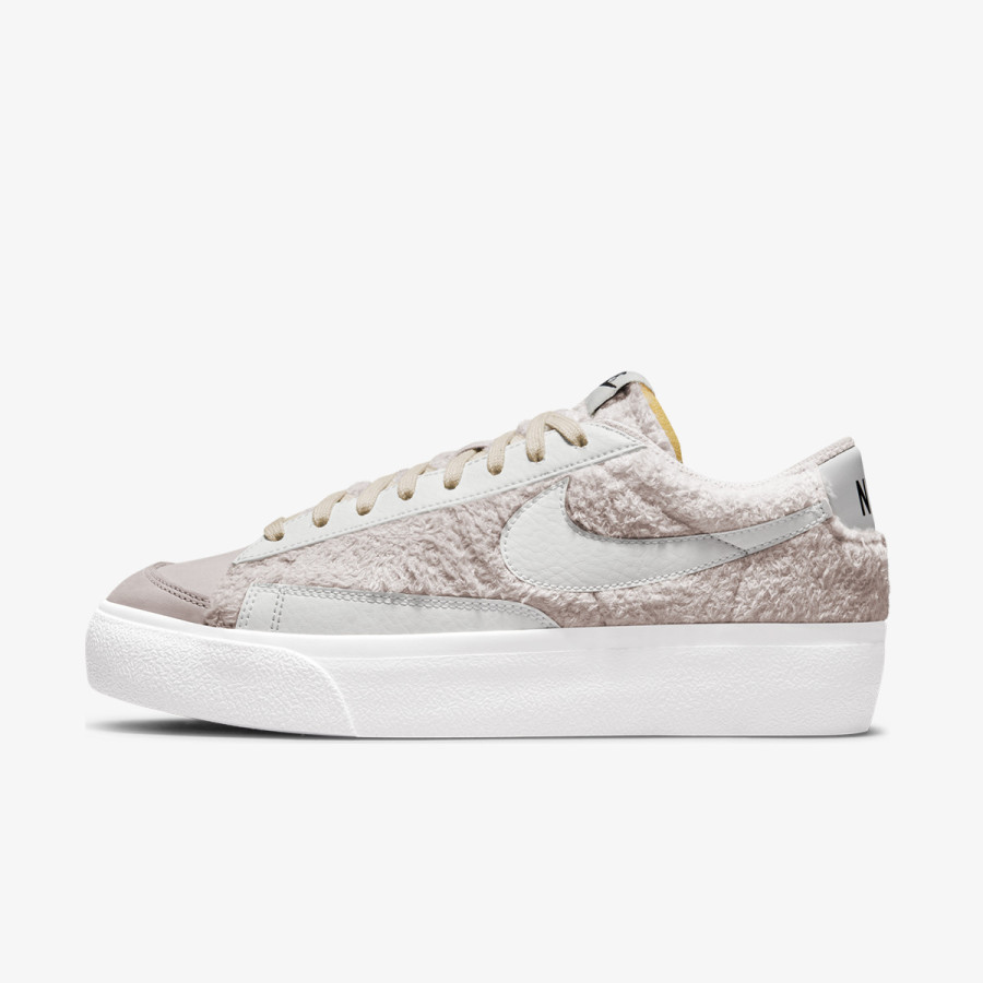 NIKE Спортни обувки WMNS BLAZER LOW PLATFORM 