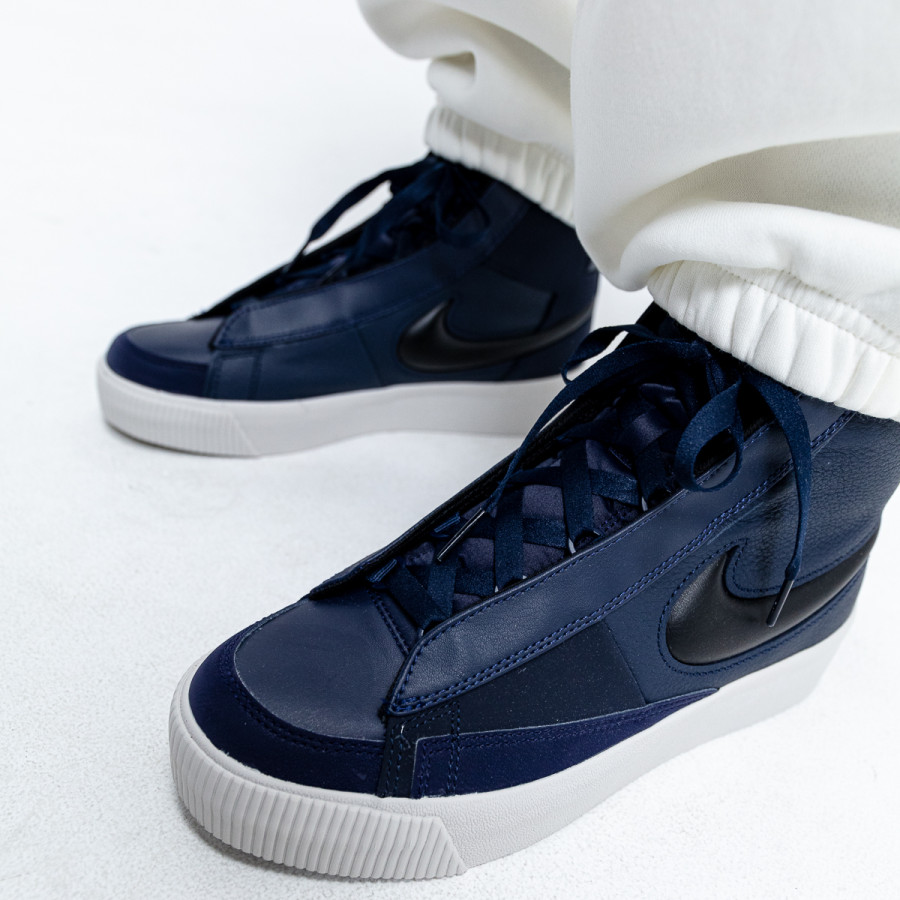 NIKE Спортни обувки W NIKE BLAZER MID VICTORY 