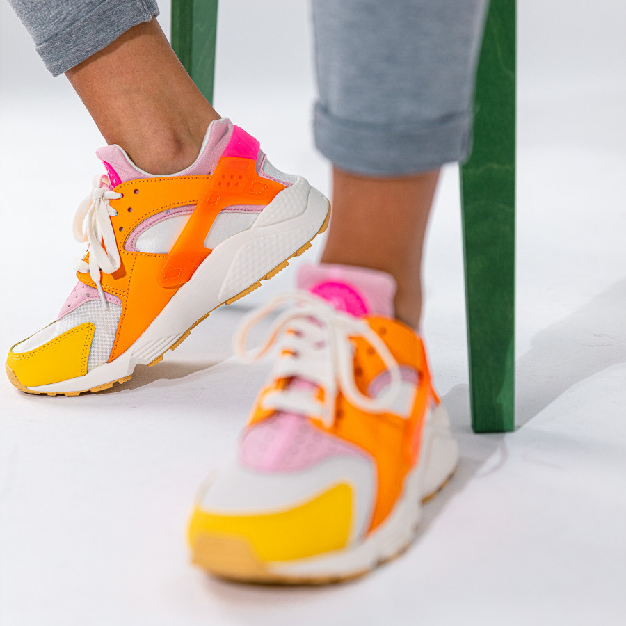 NIKE Спортни обувки WMNS NIKE HUARACHE SB 