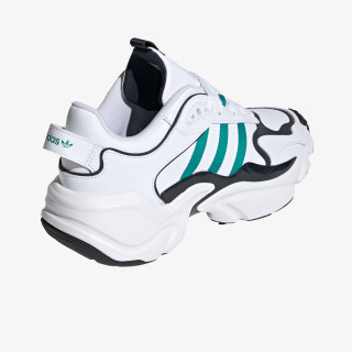 adidas Спортни обувки MAGMUR RUNNER W 