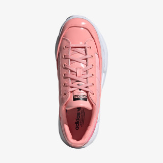 adidas Спортни обувки KIELLOR W 