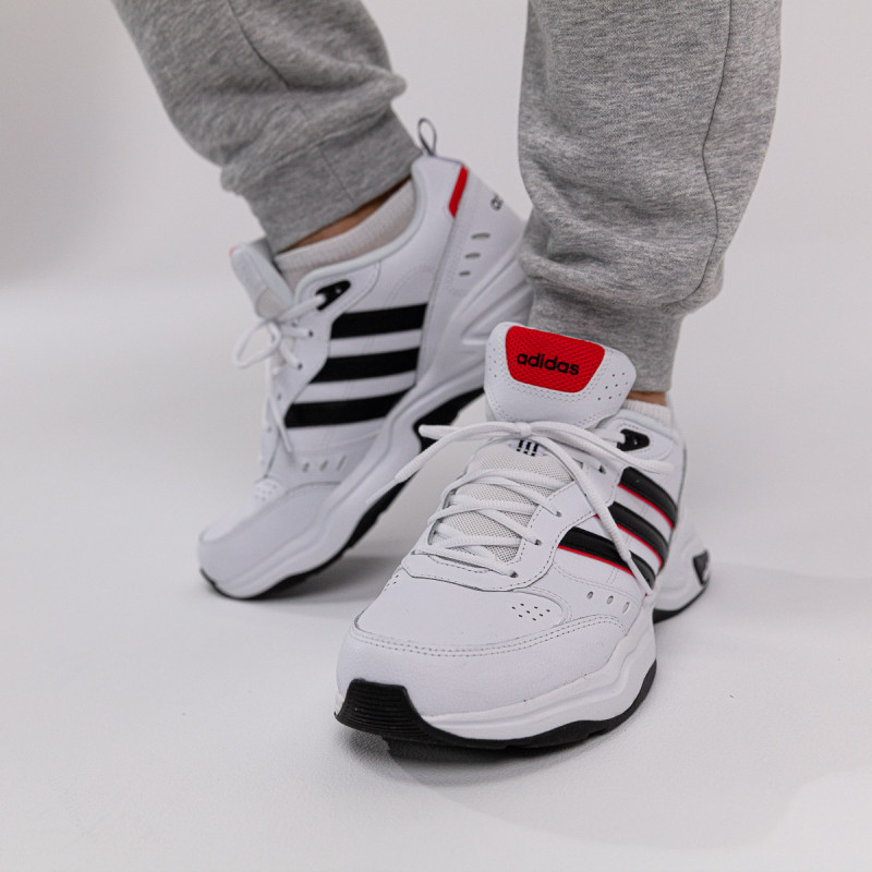 adidas Спортни обувки Strutter 