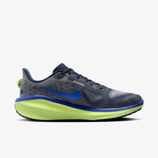 NIKE Спортни обувки Vomero 17 