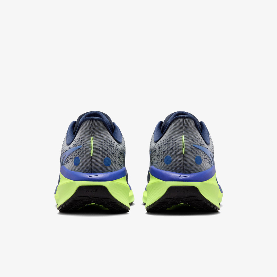 NIKE Спортни обувки Vomero 17 