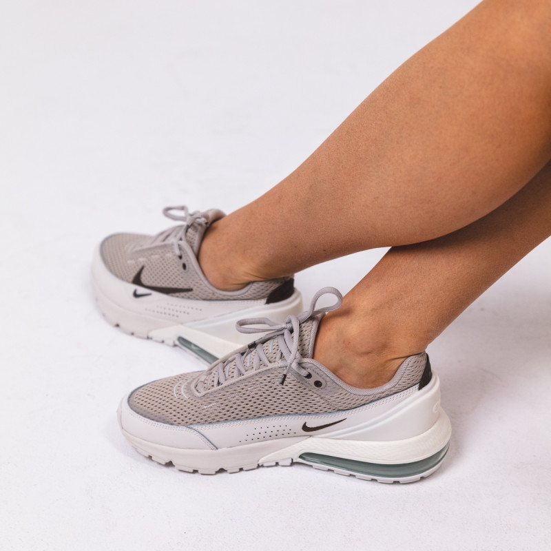 NIKE Спортни обувки W NIKE AIR MAX PULSE 