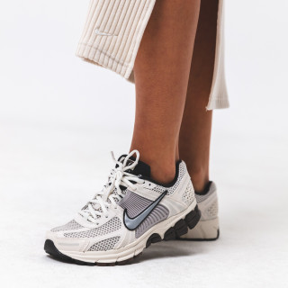NIKE Спортни обувки W NIKE ZOOM VOMERO 5 