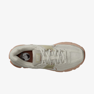 NIKE Спортни обувки Zoom Vomero 5 