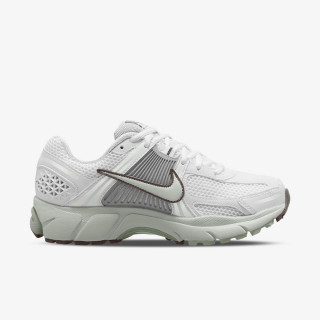 NIKE Спортни обувки Zoom Vomero 5 