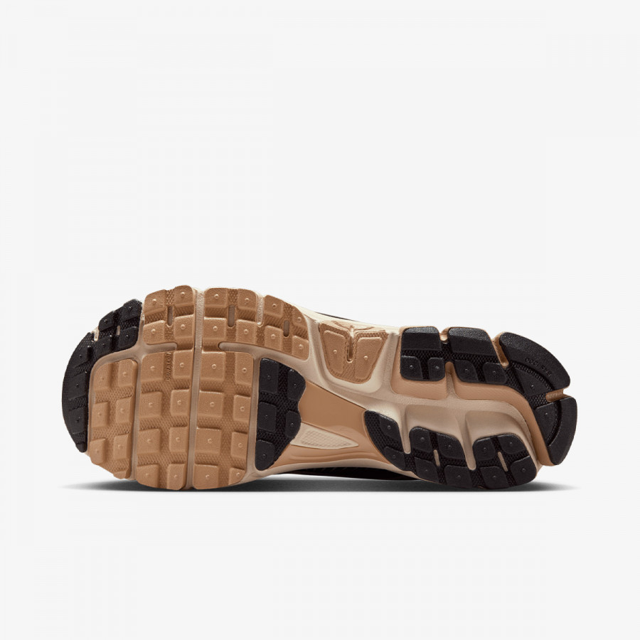 NIKE Спортни обувки W NIKE ZOOM VOMERO 5 