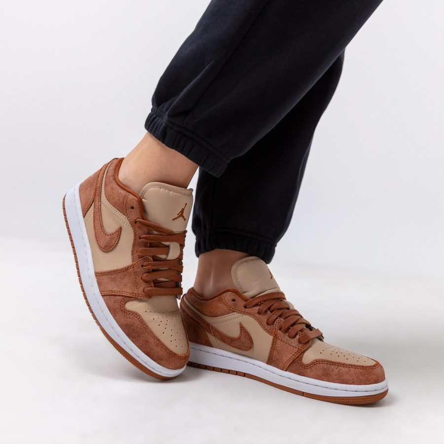 NIKE Спортни обувки WMNS AIR JORDAN 1 LOW SE 