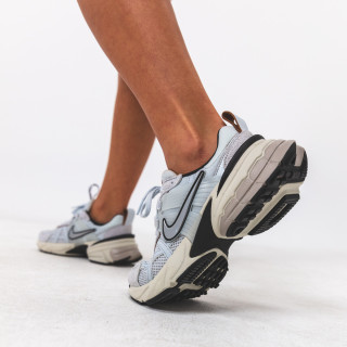 NIKE Спортни обувки V2K Run 