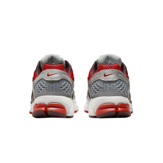 NIKE Спортни обувки WMNS NIKE VOMERO 5 