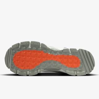 NIKE Спортни обувки VOMERO ROAM 