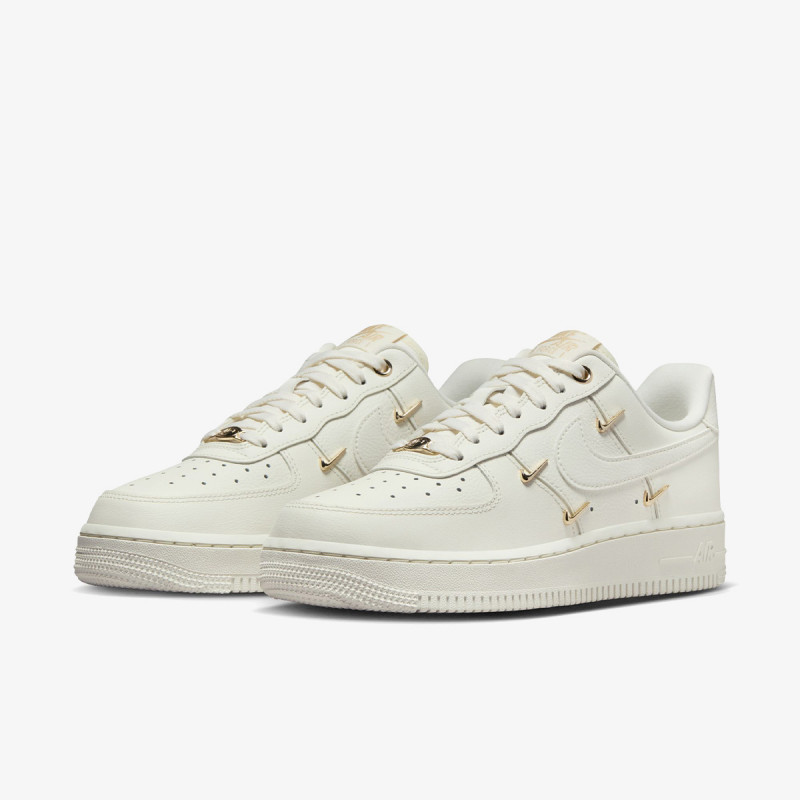 NIKE Спортни обувки WMNS AIR FORCE 1 '07 LX 