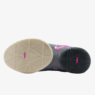 NIKE Спортни обувки LEBRON XXII 