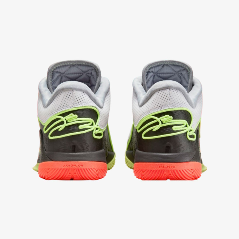NIKE Спортни обувки LEBRON XXII 