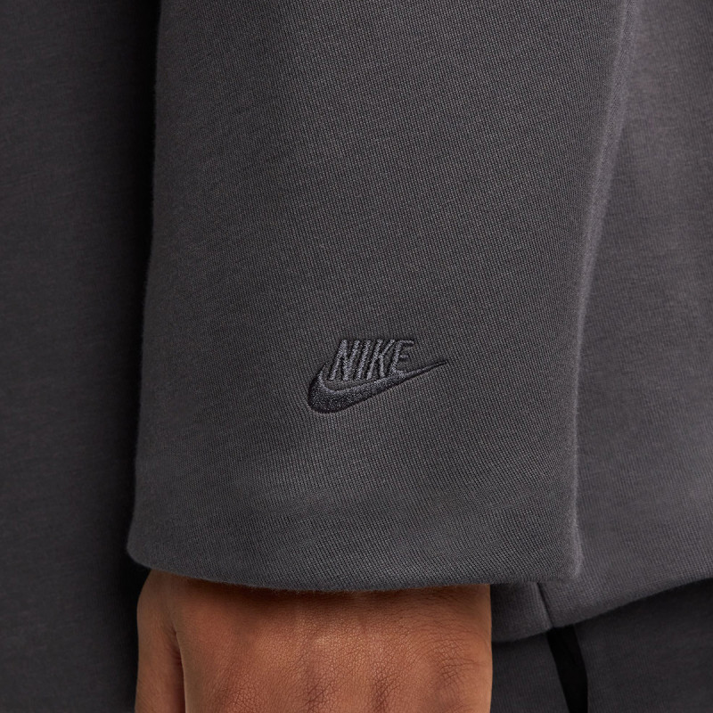 NIKE Яке Tech 