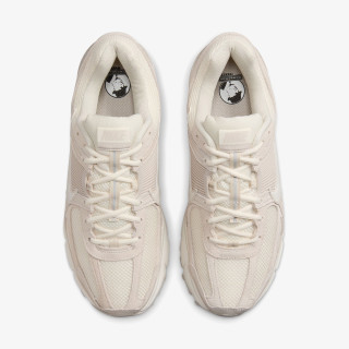 NIKE Спортни обувки Vomero 5 