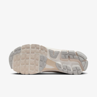 NIKE Спортни обувки Vomero 5 