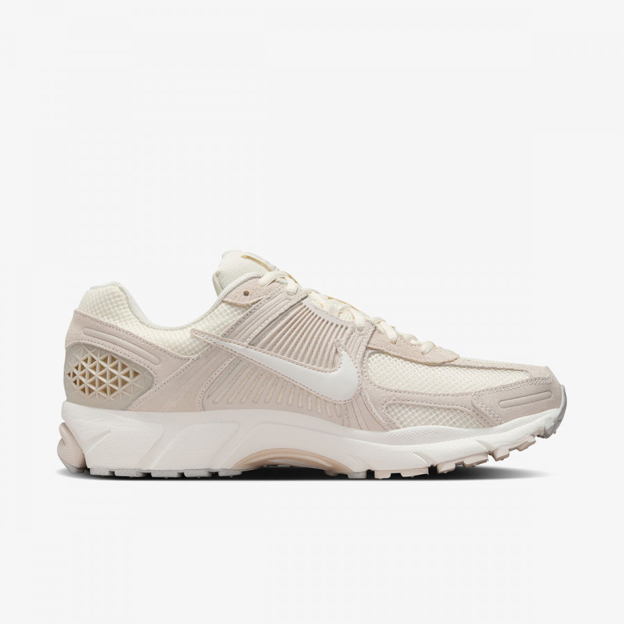 NIKE Спортни обувки Vomero 5 