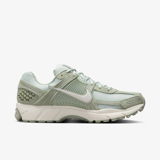 NIKE Спортни обувки Vomero 5 