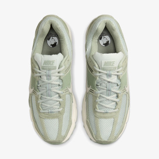 NIKE Спортни обувки Vomero 5 