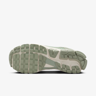 NIKE Спортни обувки Vomero 5 