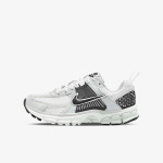 NIKE Спортни обувки Vomero 5 