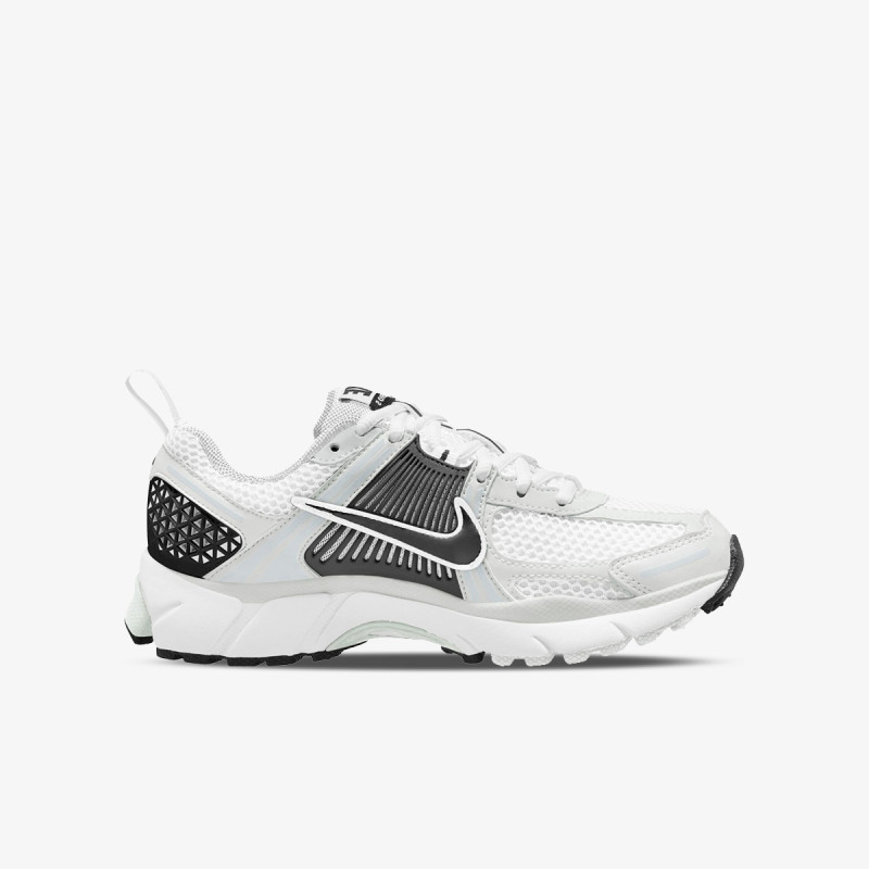 NIKE Спортни обувки Vomero 5 