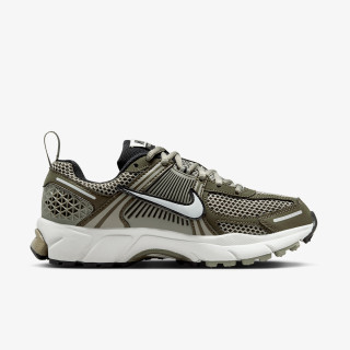 NIKE Спортни обувки VOMERO 5 BG 