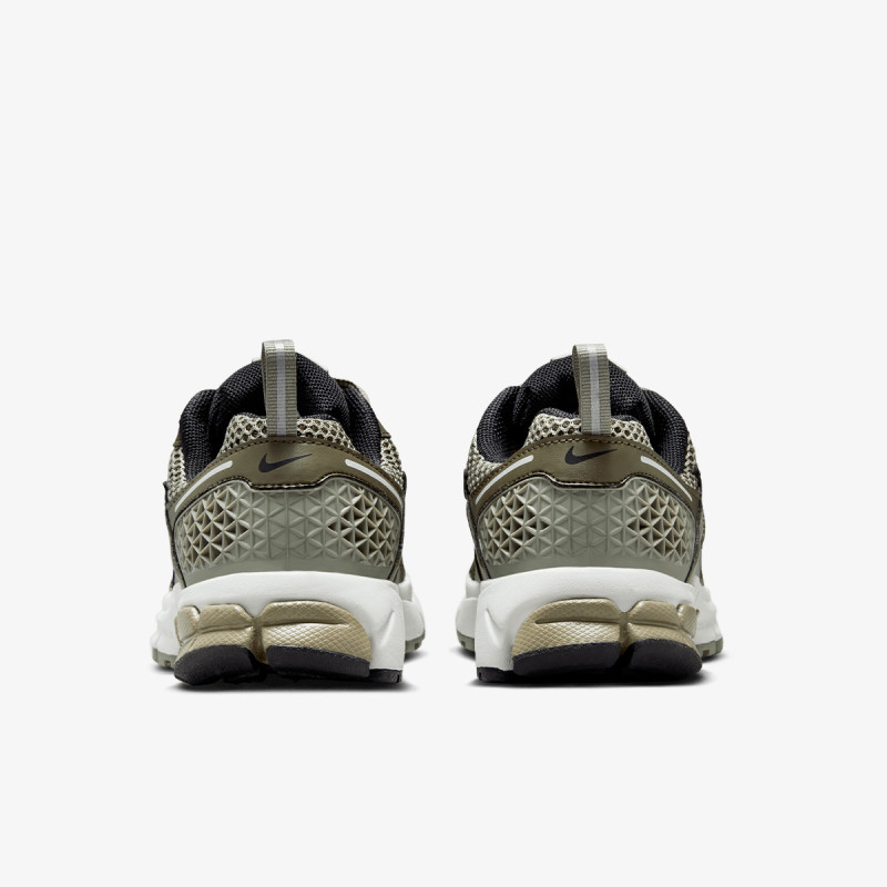 NIKE Спортни обувки VOMERO 5 BG 