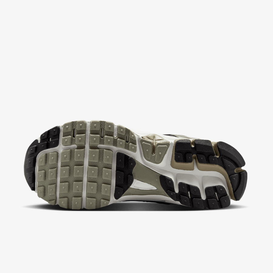 NIKE Спортни обувки VOMERO 5 BG 