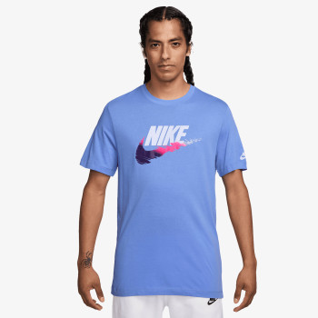 NIKE Тенискa M NSW TEE 6MO FTRA SP25 