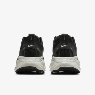 NIKE Спортни обувки NIKE VOMERO 18 