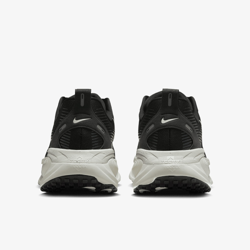 NIKE Спортни обувки NIKE VOMERO 18 